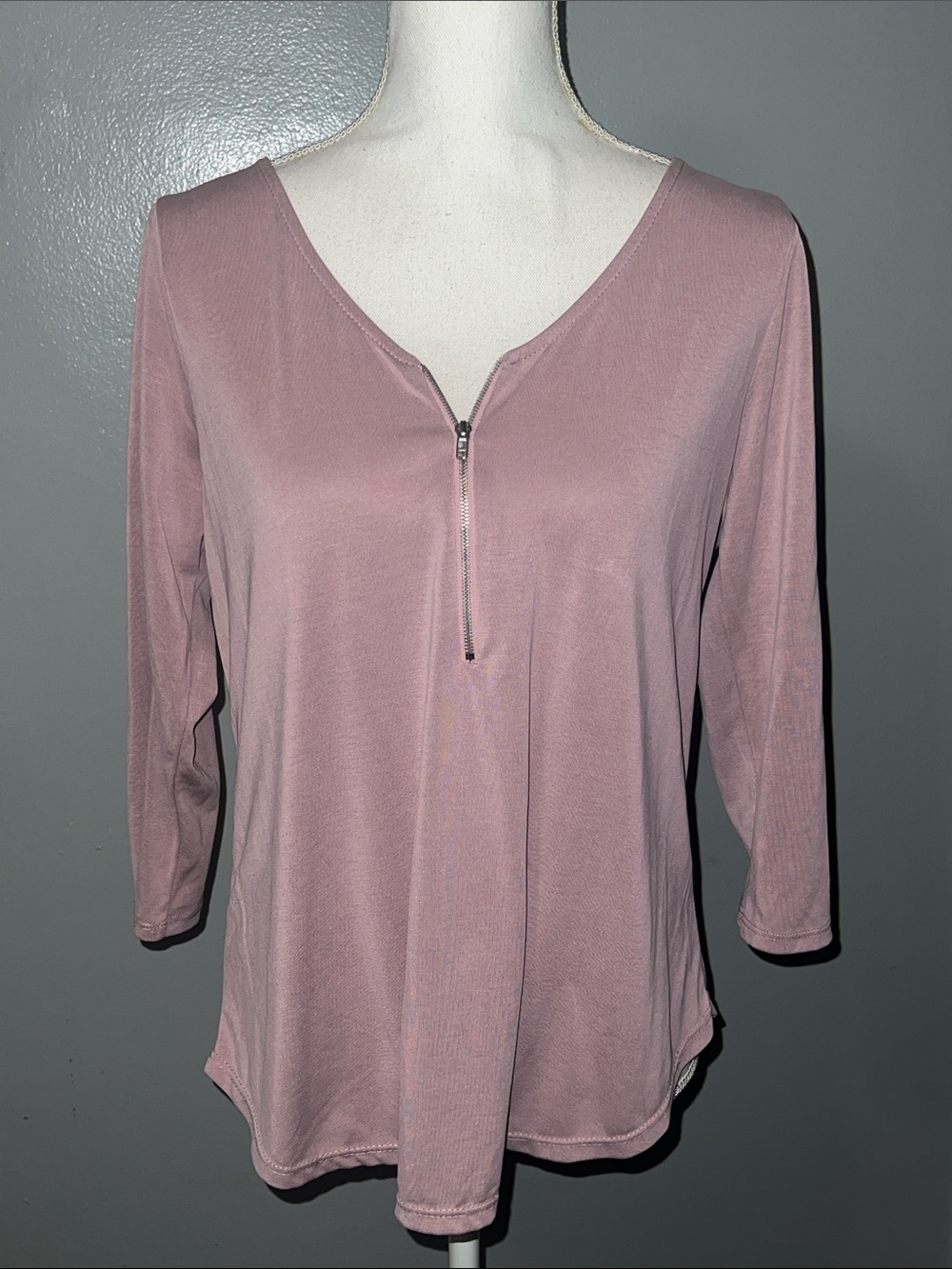 Green Envelope Mauve Zip-Front 3/4 Sleeve Top